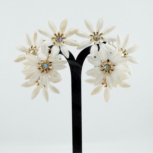 Vintage Daisy Cluster White Earrings Clip On Aurora Borealis Rhinestone Glamour - Picture 1 of 8